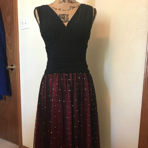Beautiful dress Barn dress Sz 4 - Picture 1 of 8